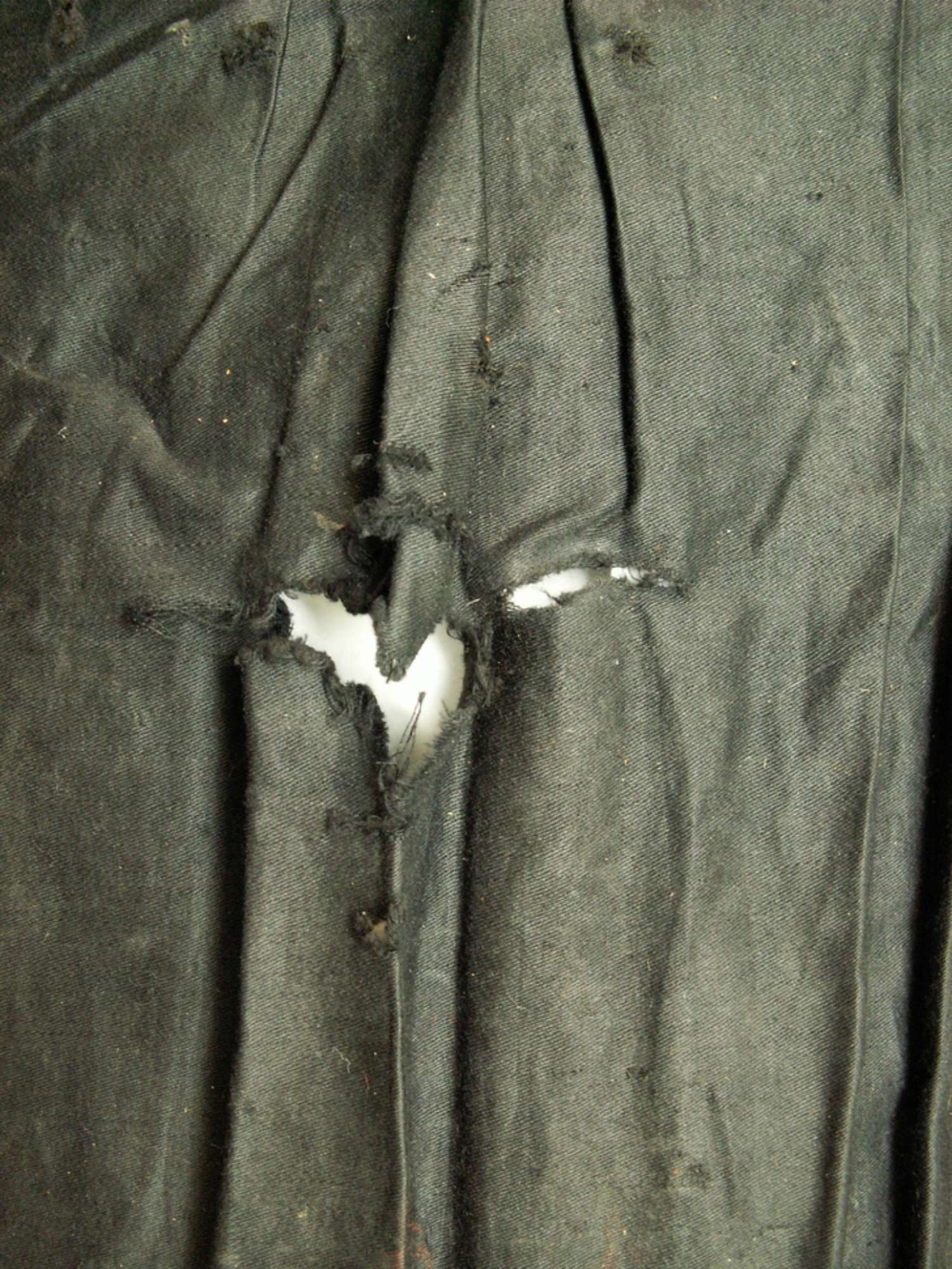 Particolare dello strappo davanti